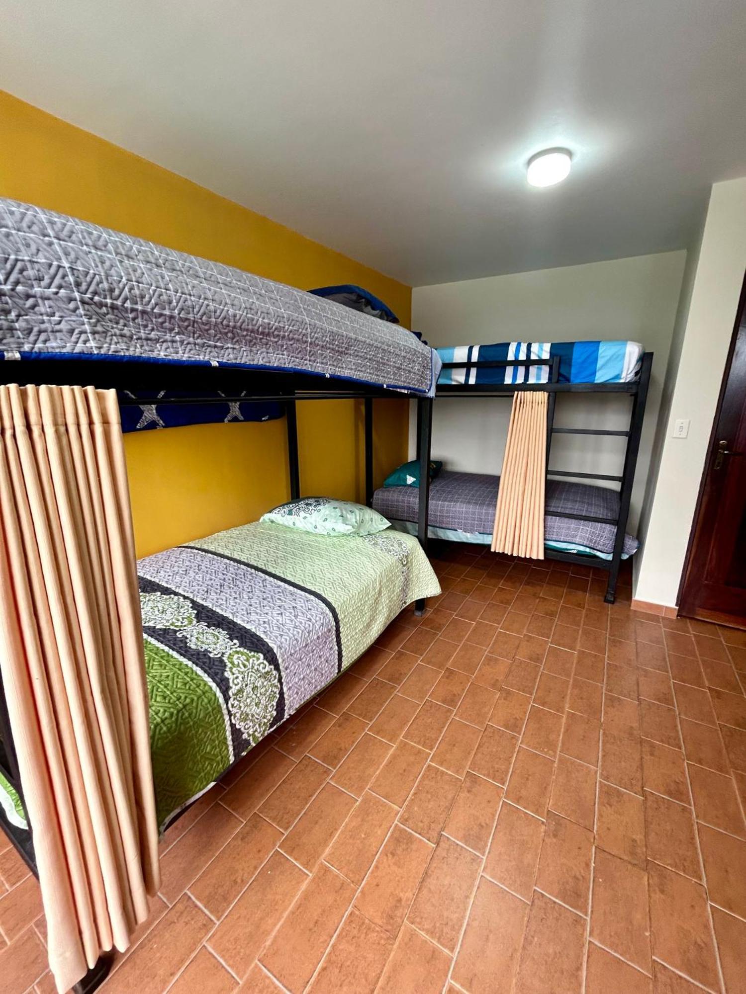 Villa Camila Hostel Coroico Exterior foto